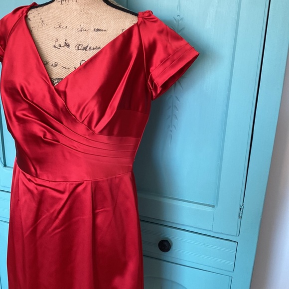 Chetta B Dress. Red Sateen Feel. Size 12. Beautiful Fabric - Picture 4 of 14